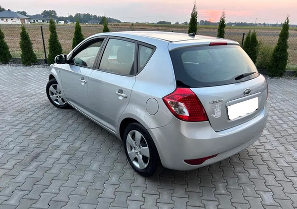 Kia Ceed cena 17900 przebieg: 172156, rok produkcji 2009 z Łuków małe 92